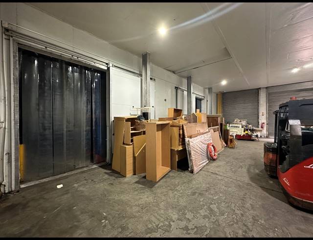 747M² WAREHOUSE TO LET IN PAARDEN EILAND